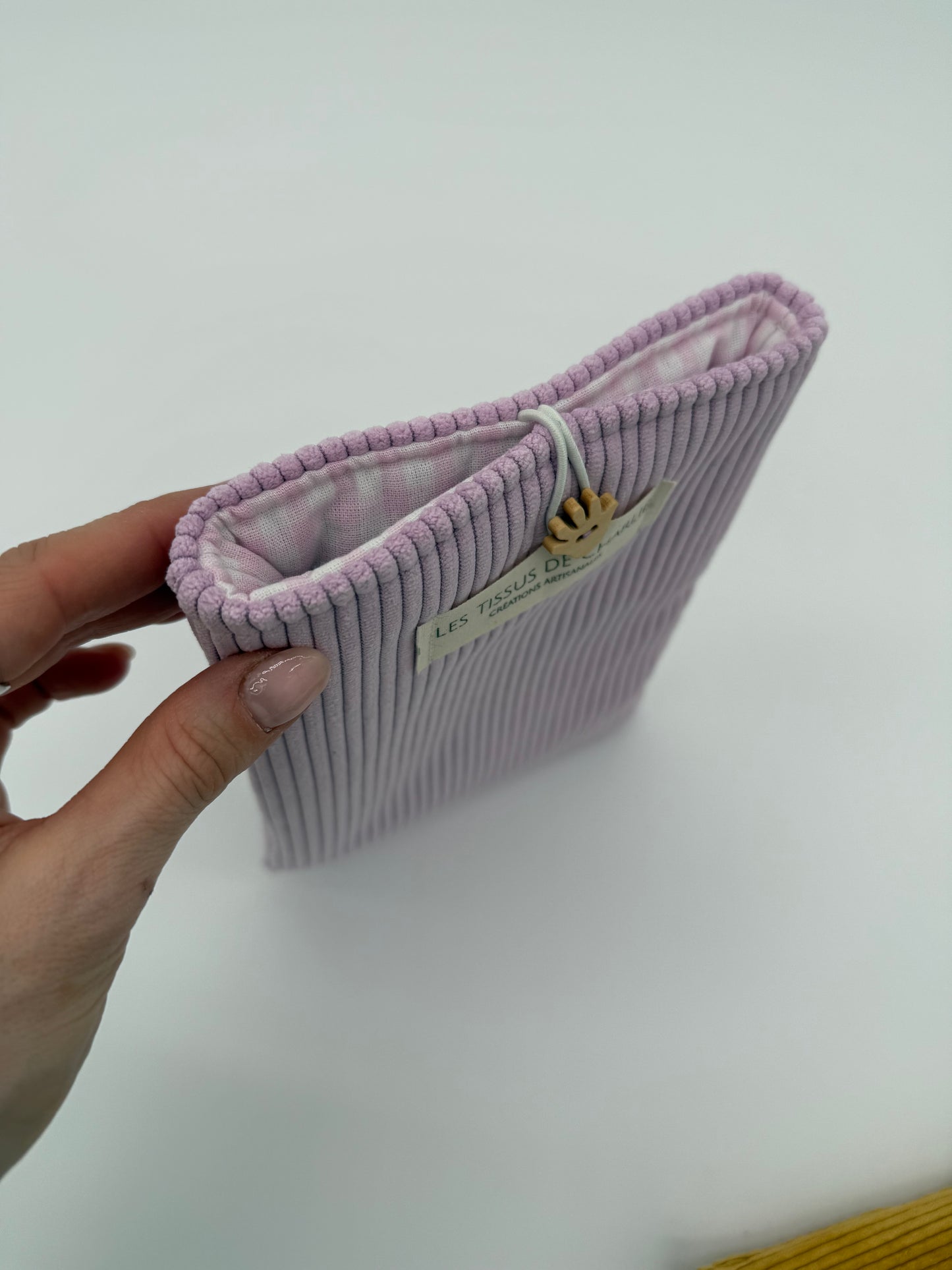 Housse parme pour livre de poche