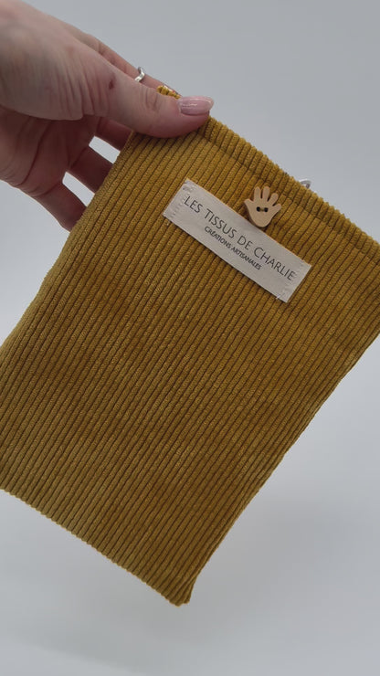 Housse jaune moutarde pour livre de poche